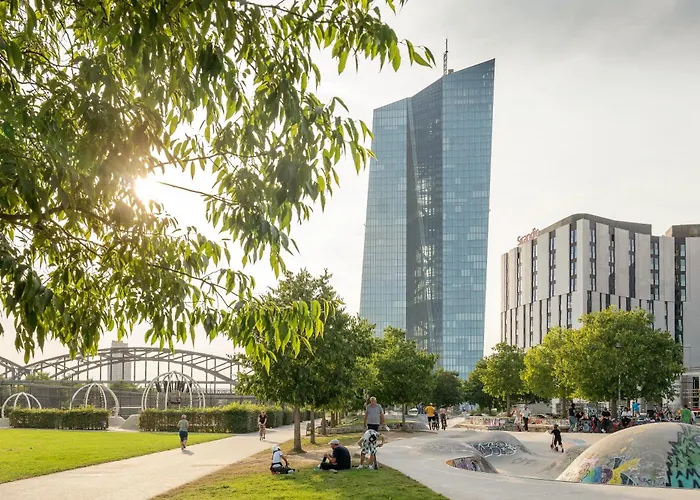 Hotel Moxy Frankfurt East Francoforte sul Meno